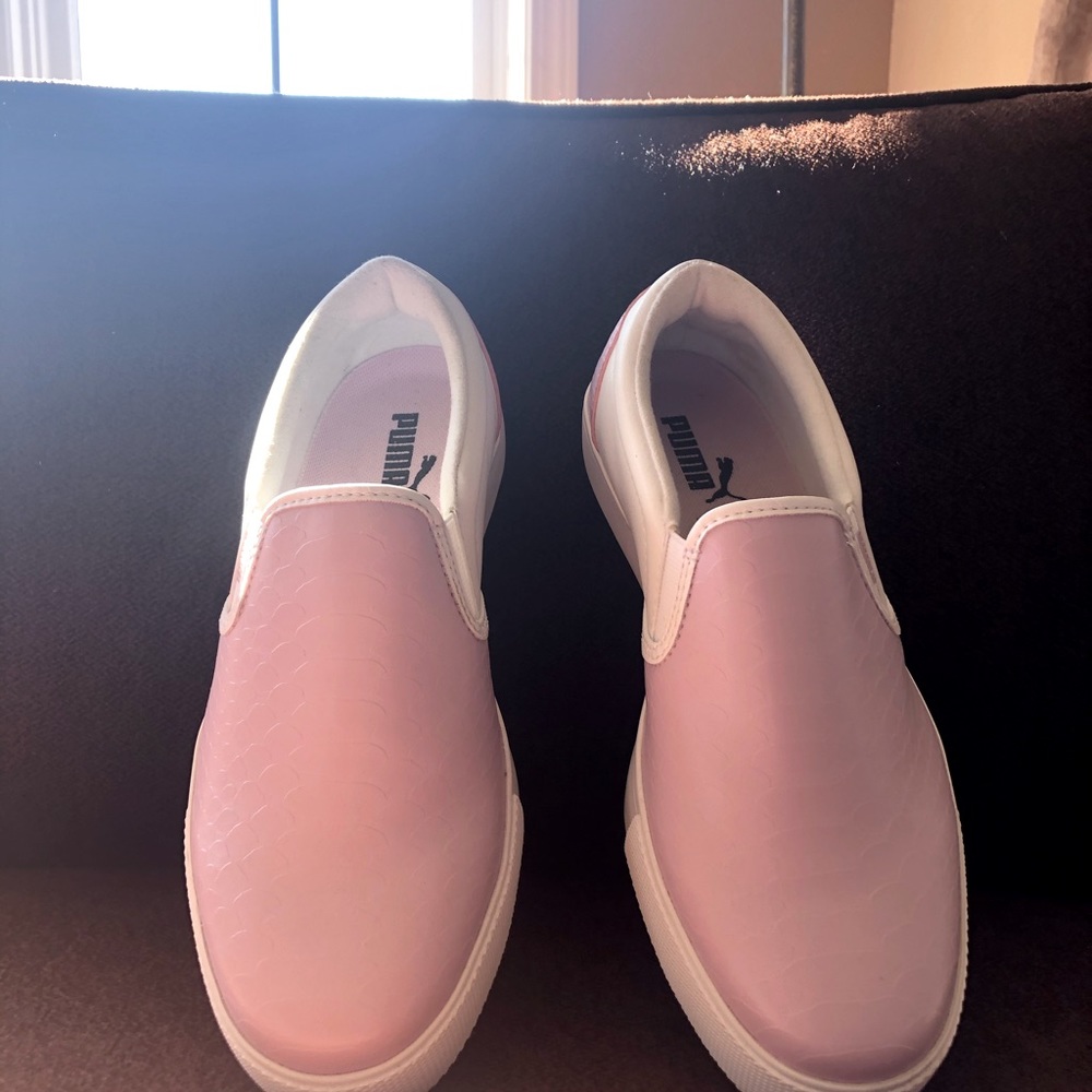 Brand new pink/lavender Puma golf shoes